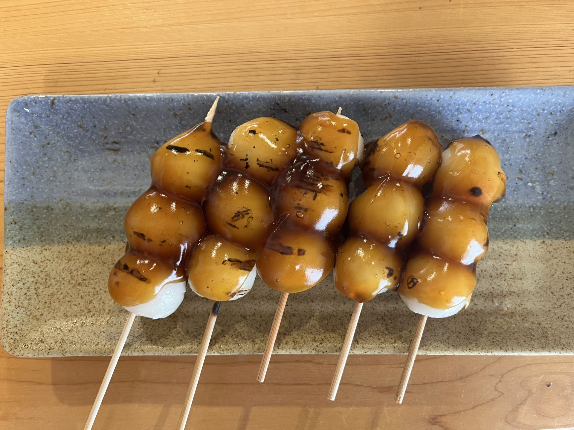 みたらしタレをかけてできあがり