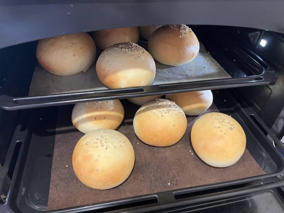 バンズが焼けました