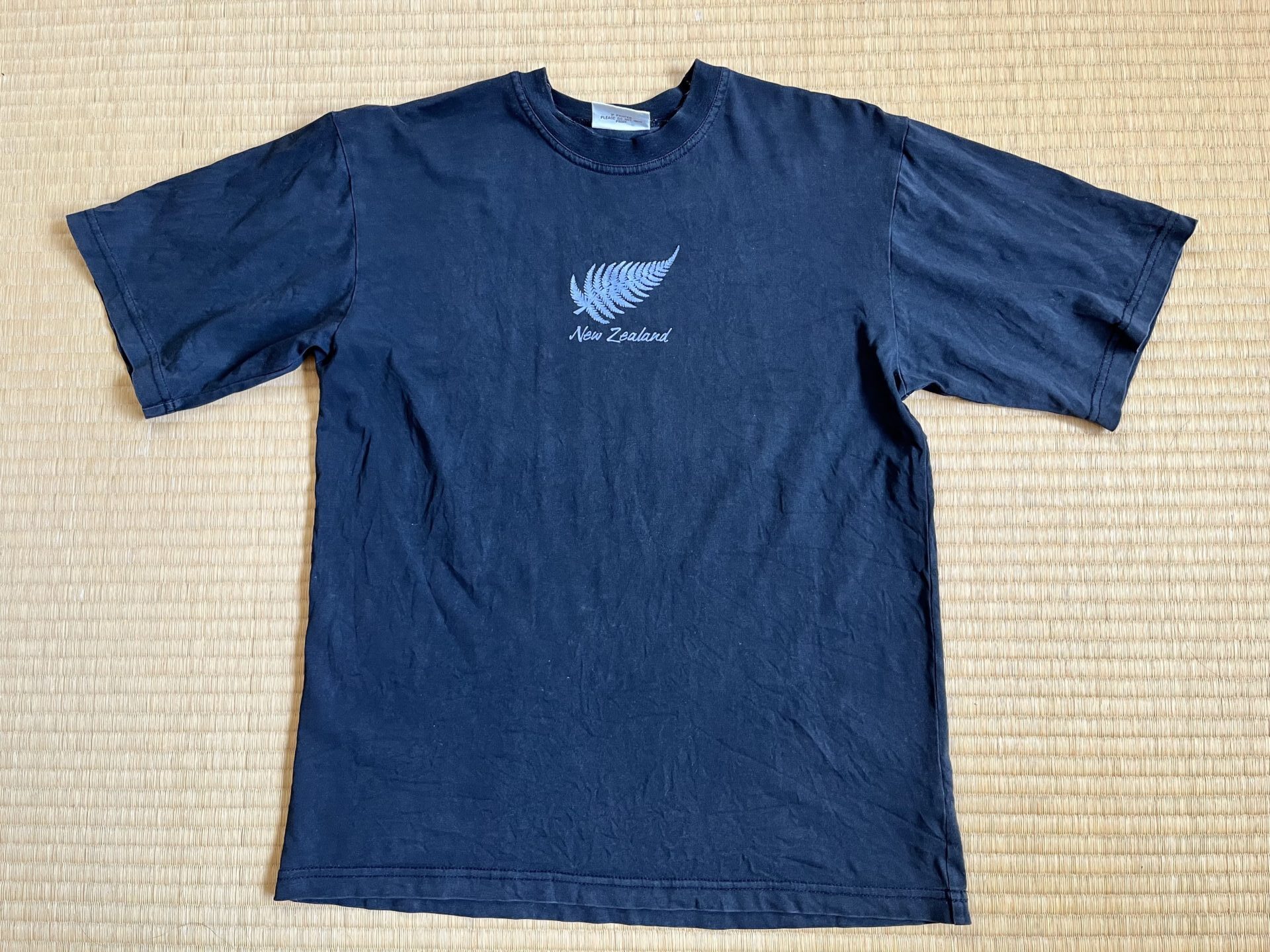 大人用の古いTシャツ