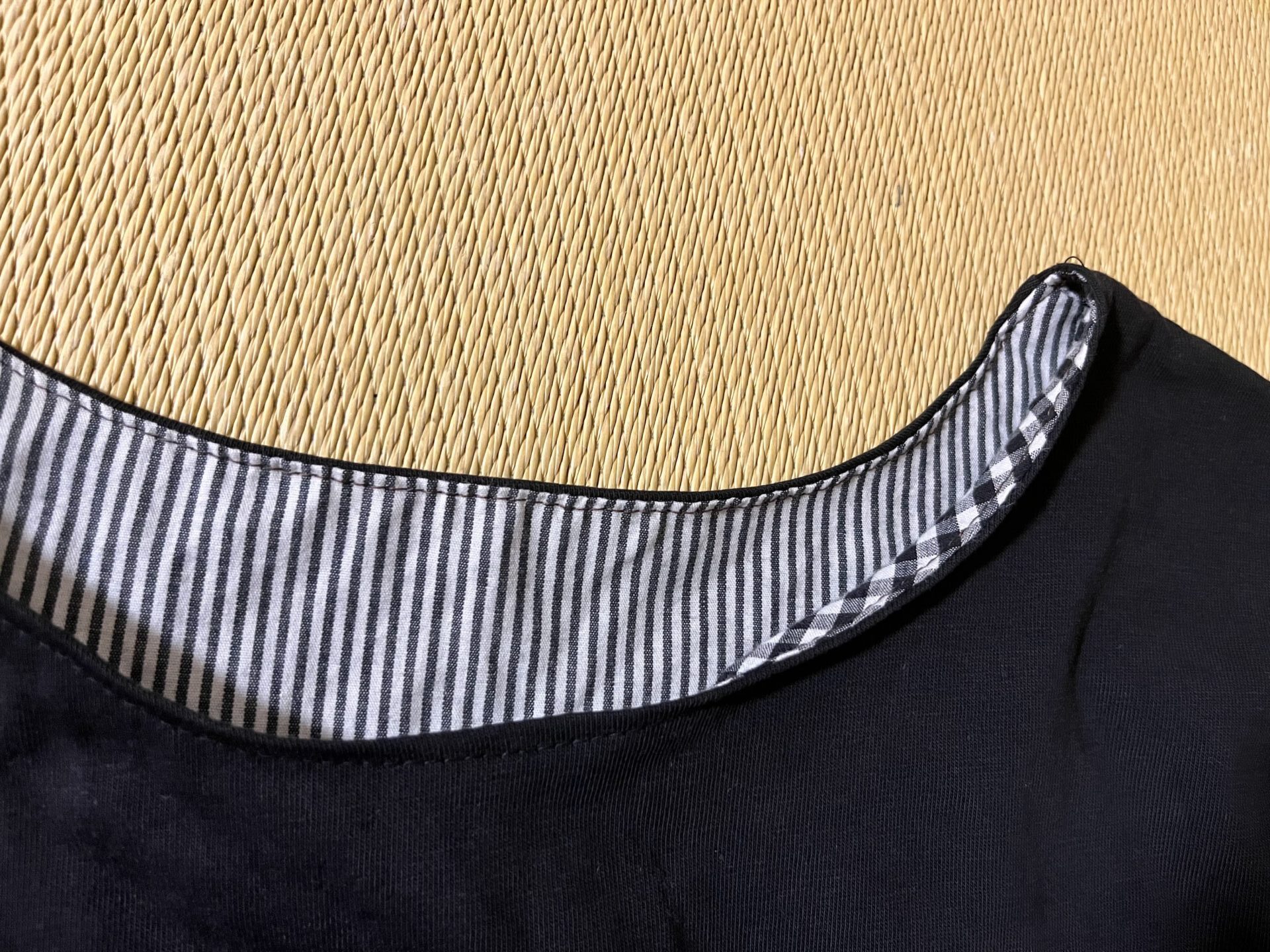 首まわりの見返し
