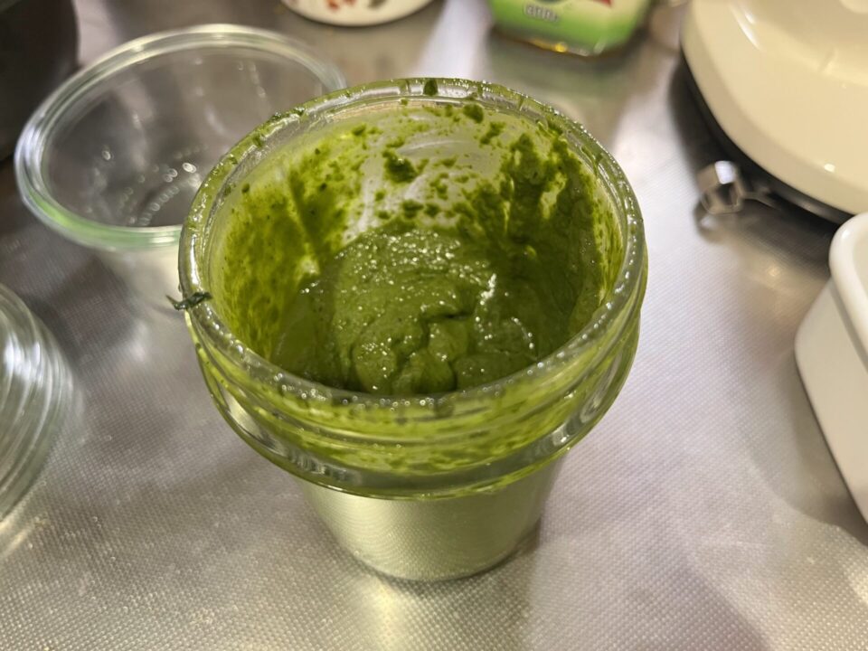 ブレンダーを使って作ったバジルペースト
