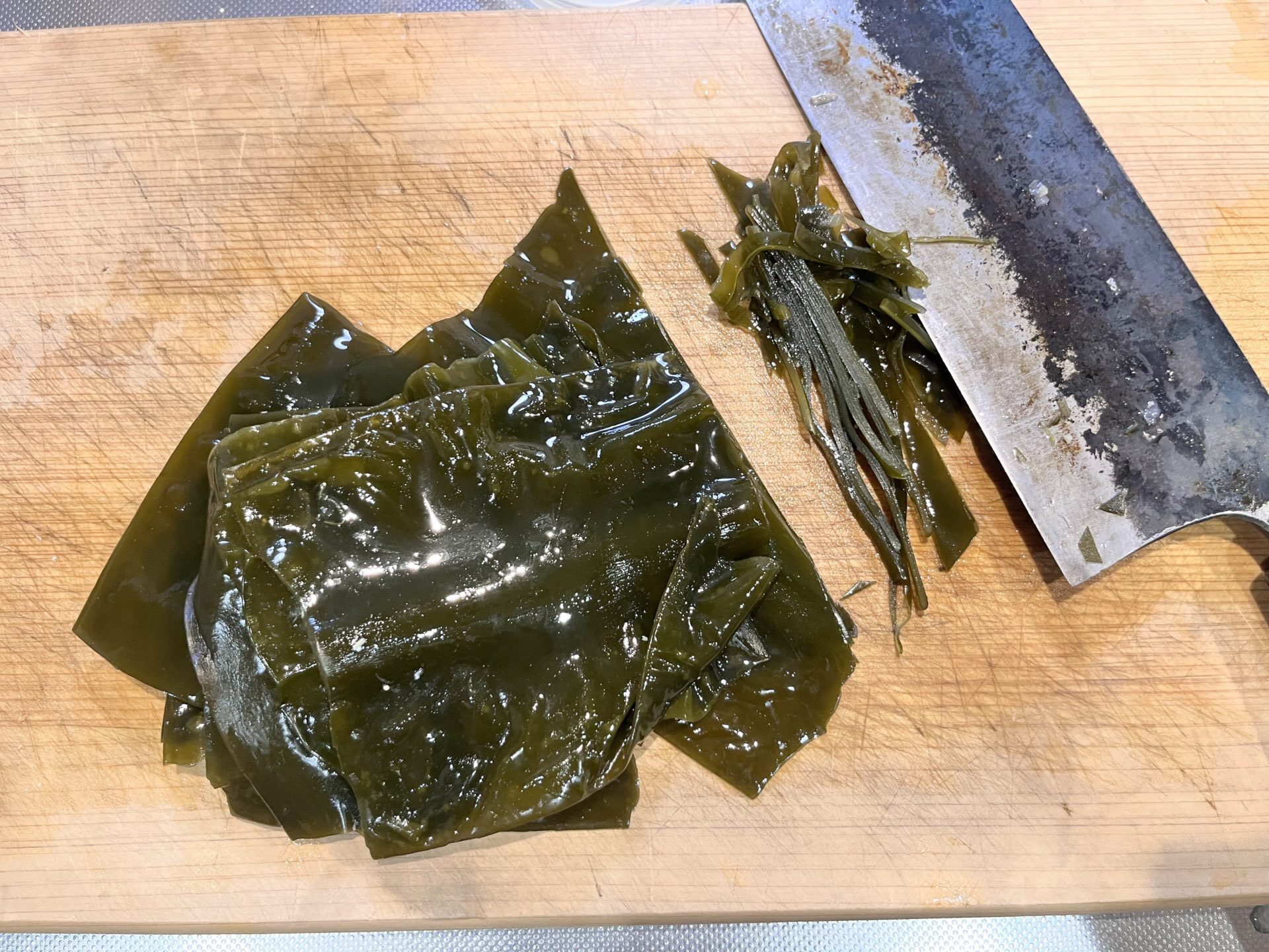 昆布を細切りにします