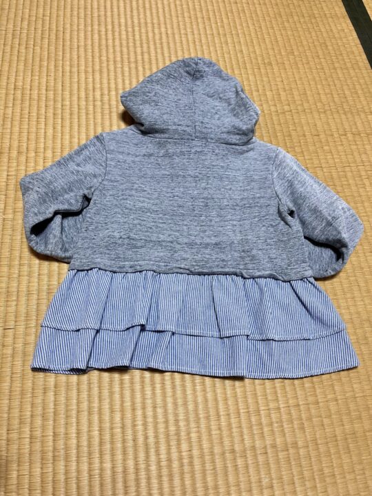 お下がりの服(後ろ)